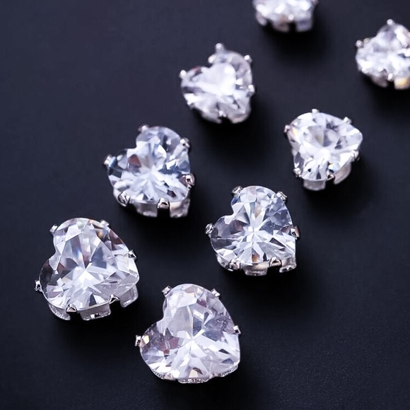 ⚜️𝟯𝟬%𝗢𝗙𝗙 𝗯𝘂𝗻𝗱𝗹𝗲𝘀 𝟯+⚜️ NEW CZ Heart Silver Stud Earrings - Picture 4 of 8